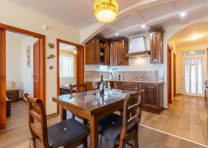 Ezuestpart By Bltn Appartamento Siófok